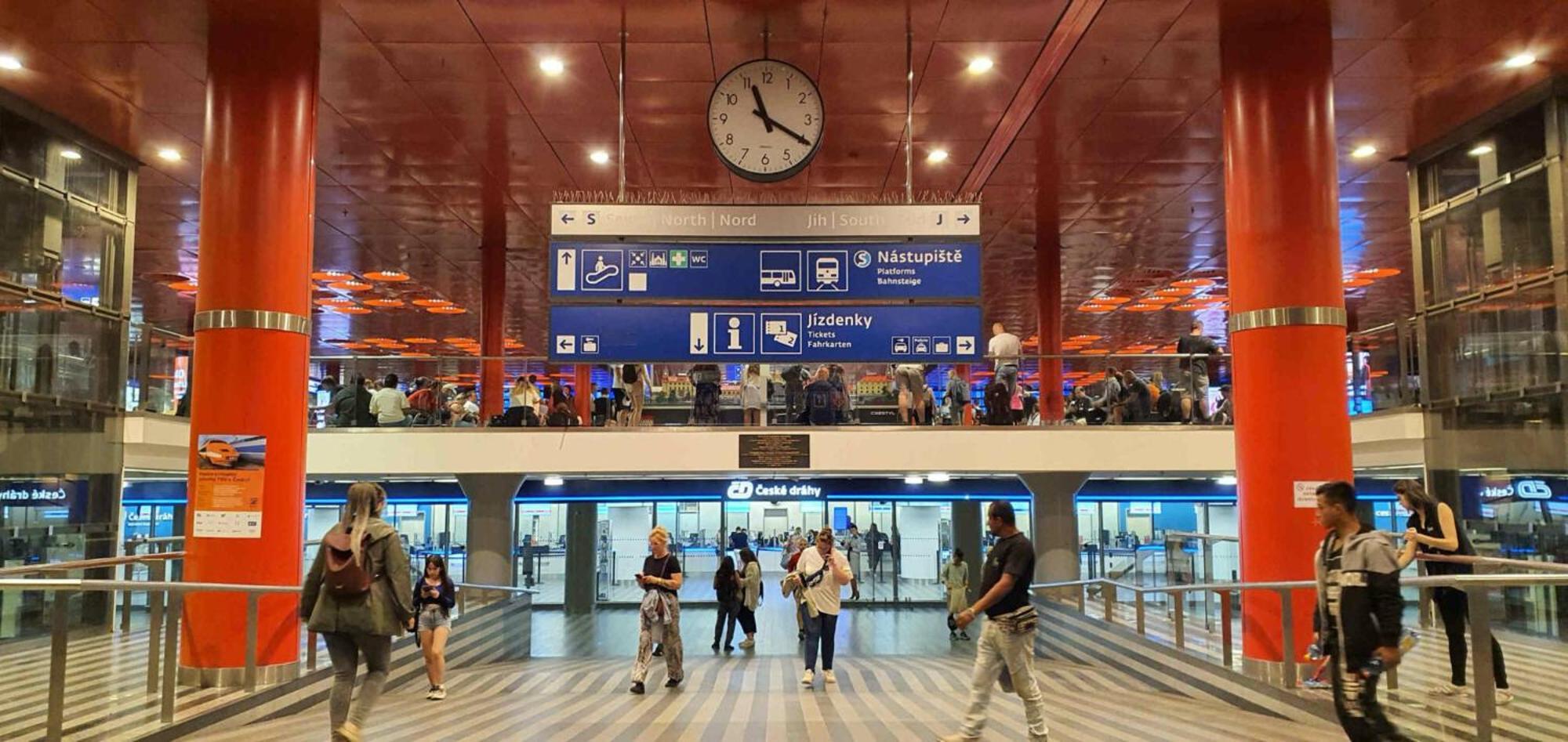 Апартаменти Cozy At Main Station *