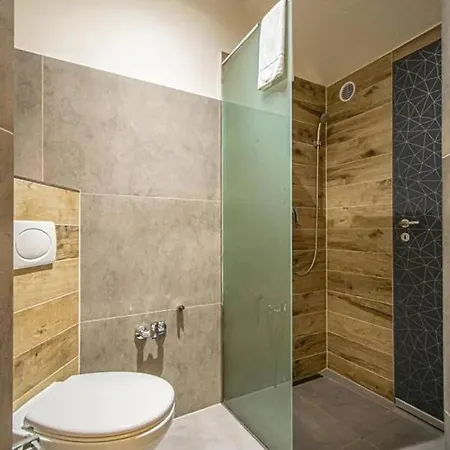 Cozy Homestay At Prague Main Station Exterior photo