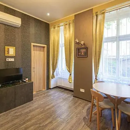 Cozy Homestay At Prague Main Station Exterior photo