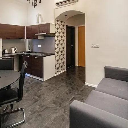 Cozy Homestay At Prague Main Station Exterior photo