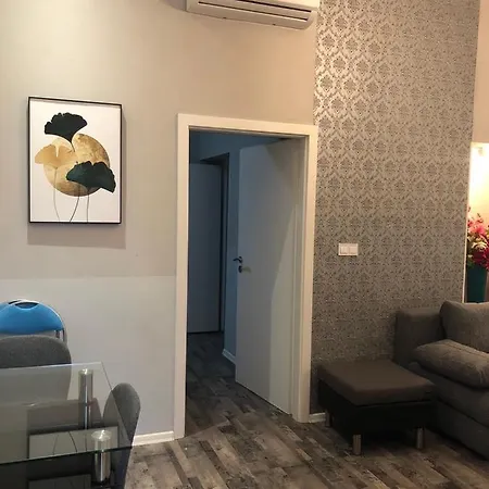 Cozy Homestay At Prague Main Station Exterior photo